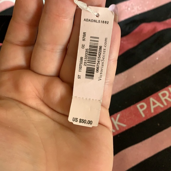 VS Beach Tote - Picture 4 of 7